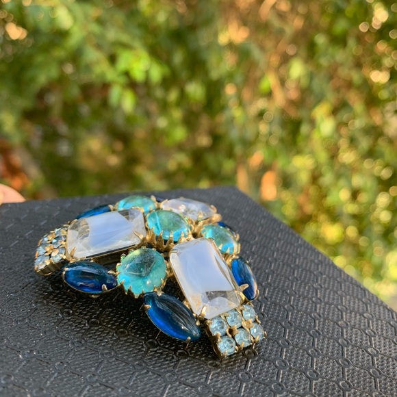 Shades of Blue Sparkling VINTAGE Brooch - Picture 6 of 8